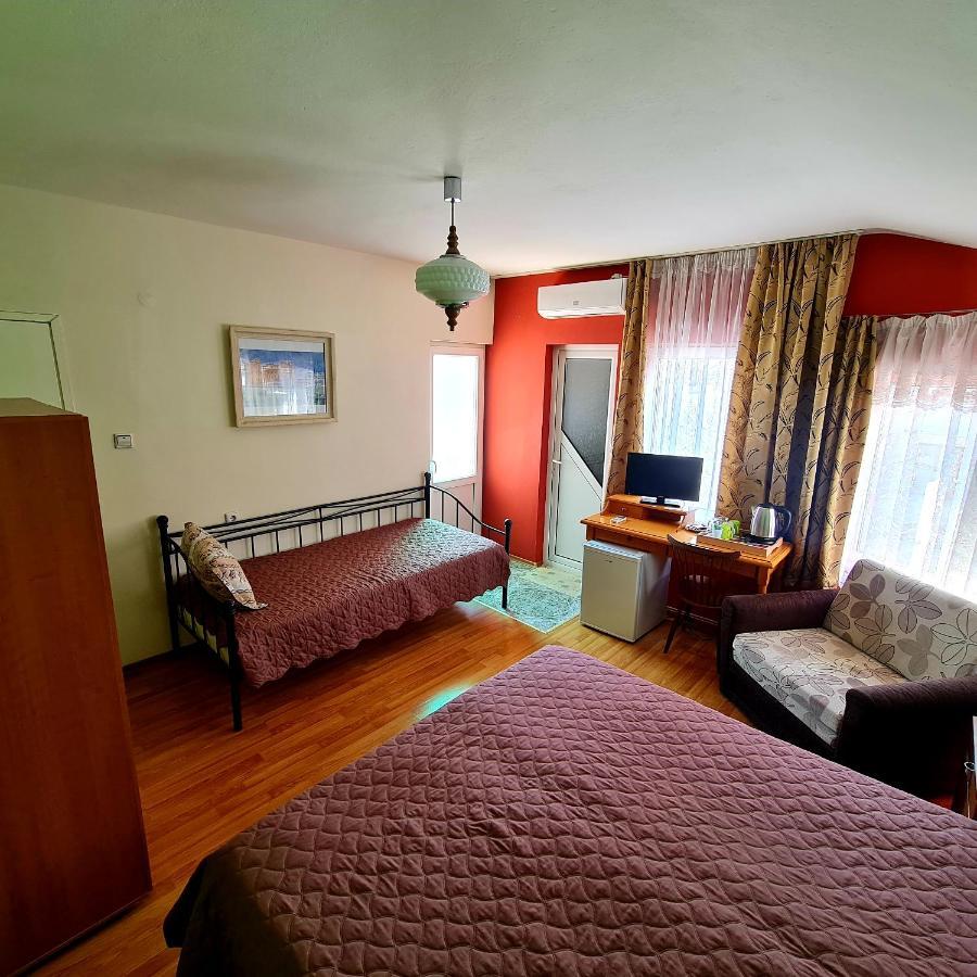 Fema Guest House Balchik Ngoại thất bức ảnh