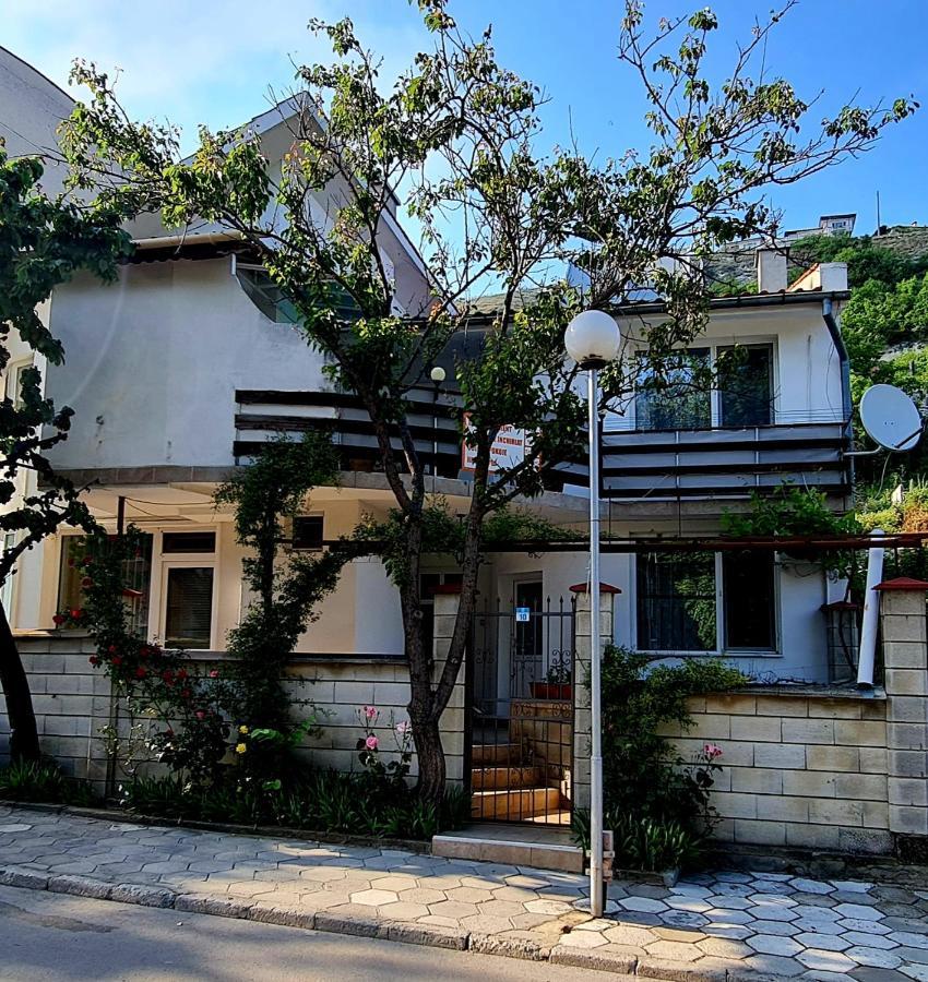 Fema Guest House Balchik Ngoại thất bức ảnh