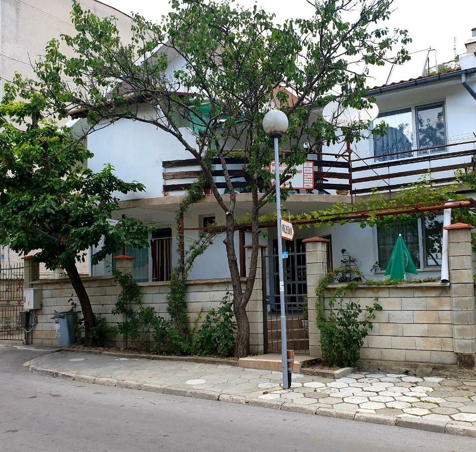Fema Guest House Balchik Ngoại thất bức ảnh